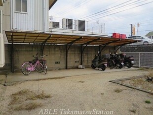 鳴瀬マンションの物件外観写真